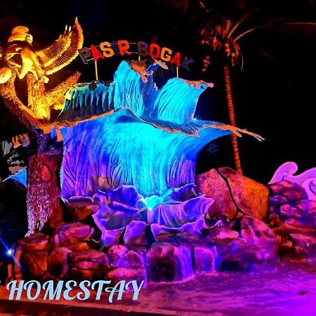 Em Homestay Pekan Pangkor Екстер'єр фото