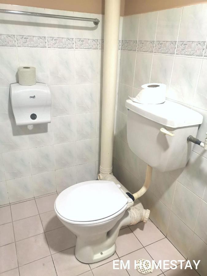 Em Homestay Pekan Pangkor Екстер'єр фото