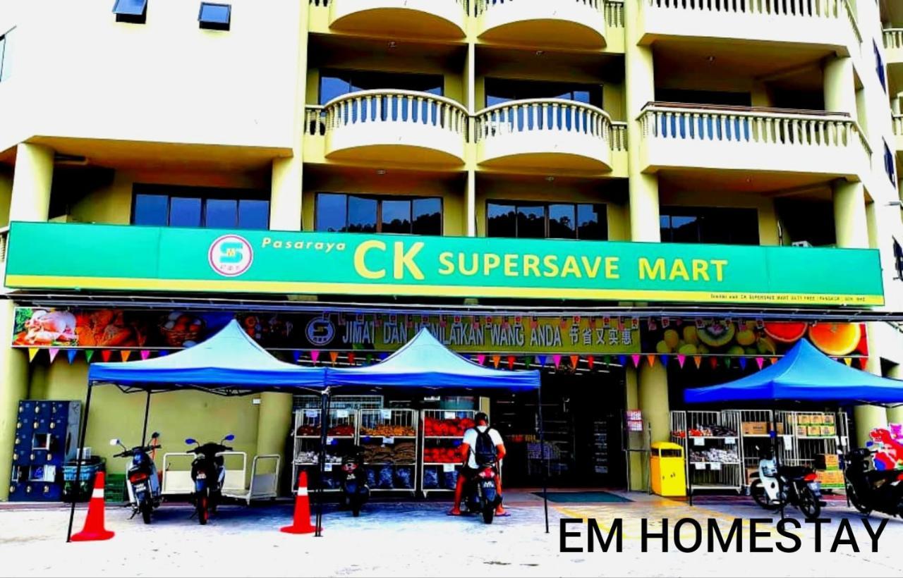 Em Homestay Pekan Pangkor Екстер'єр фото