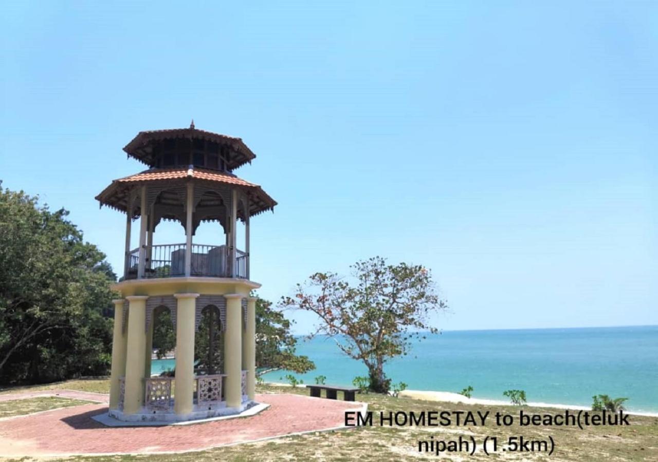 Em Homestay Pekan Pangkor Екстер'єр фото