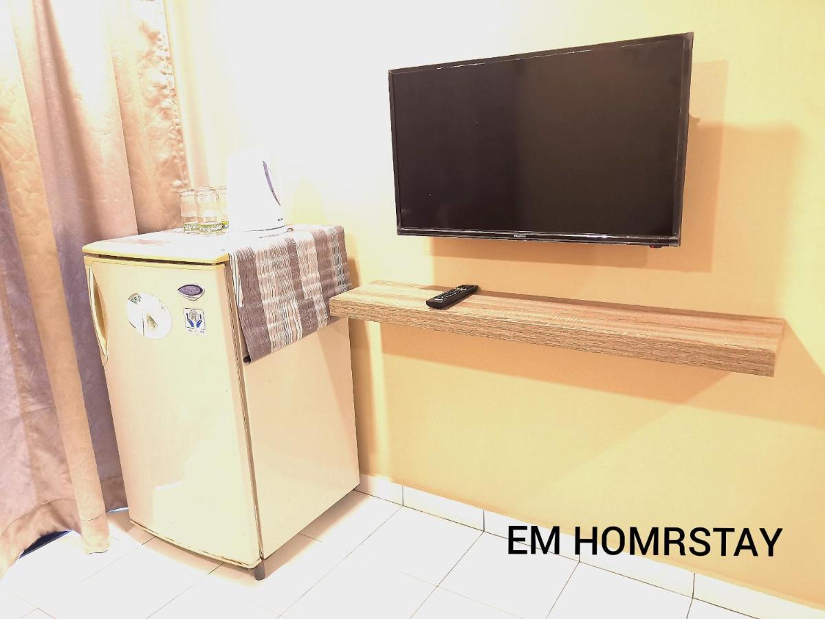 Em Homestay Pekan Pangkor Екстер'єр фото