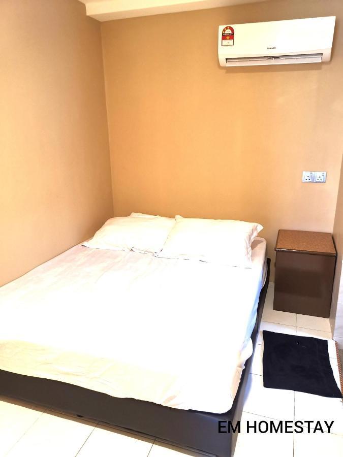 Em Homestay Pekan Pangkor Екстер'єр фото