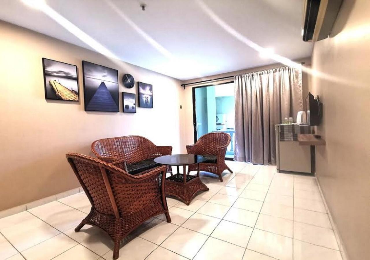 Em Homestay Pekan Pangkor Екстер'єр фото
