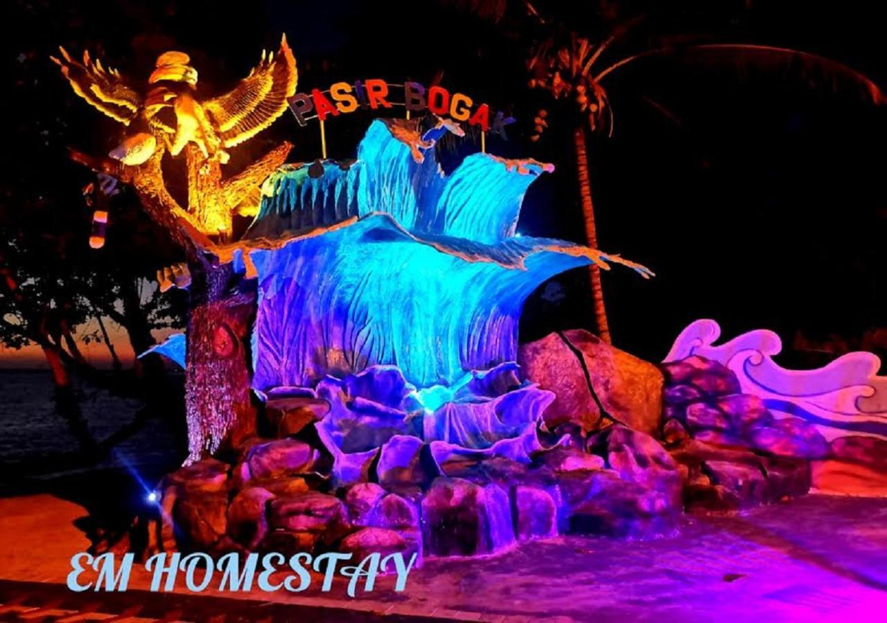 Em Homestay Pekan Pangkor Екстер'єр фото